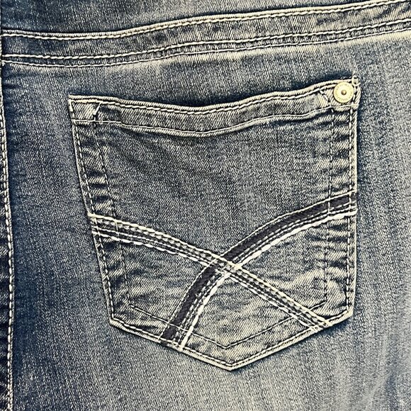 Wallflower Women's Blue Jeans - Picture 7 of 8